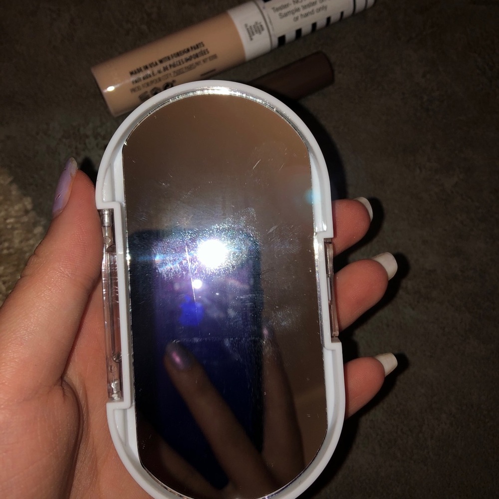Makeup package !! - Picture 3 of 4